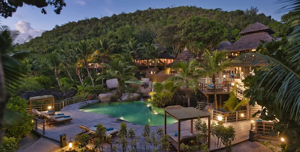 Constance Lémuria, Praslin