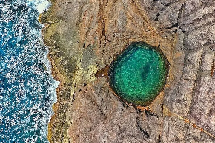 Piscine naturelle : randonnée vers un joyau caché