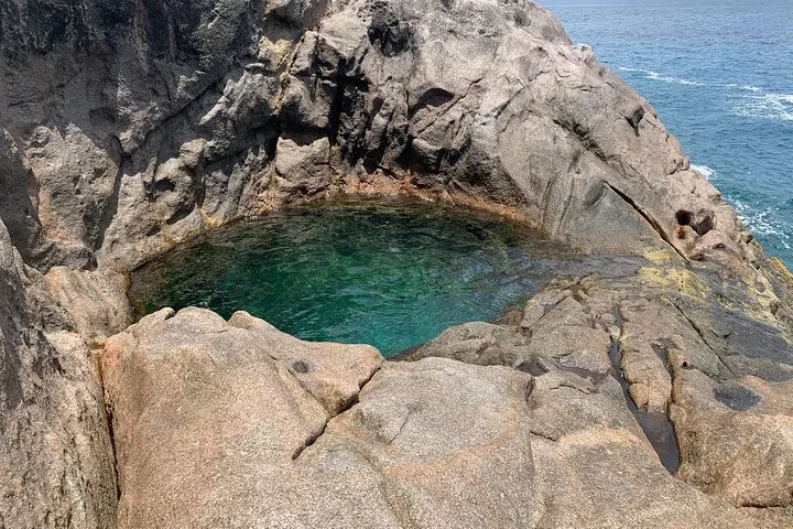 Piscine naturelle : randonnée vers un joyau caché