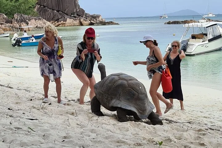 Bateau privé : La Digue, Curieuse, Saint-Pierre et Anse Lazio